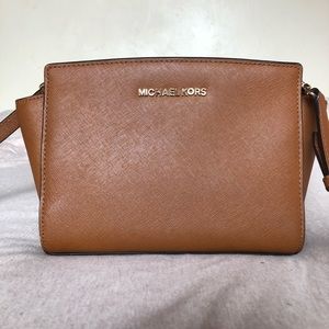 Michael Kors Selma Medium Crossbody